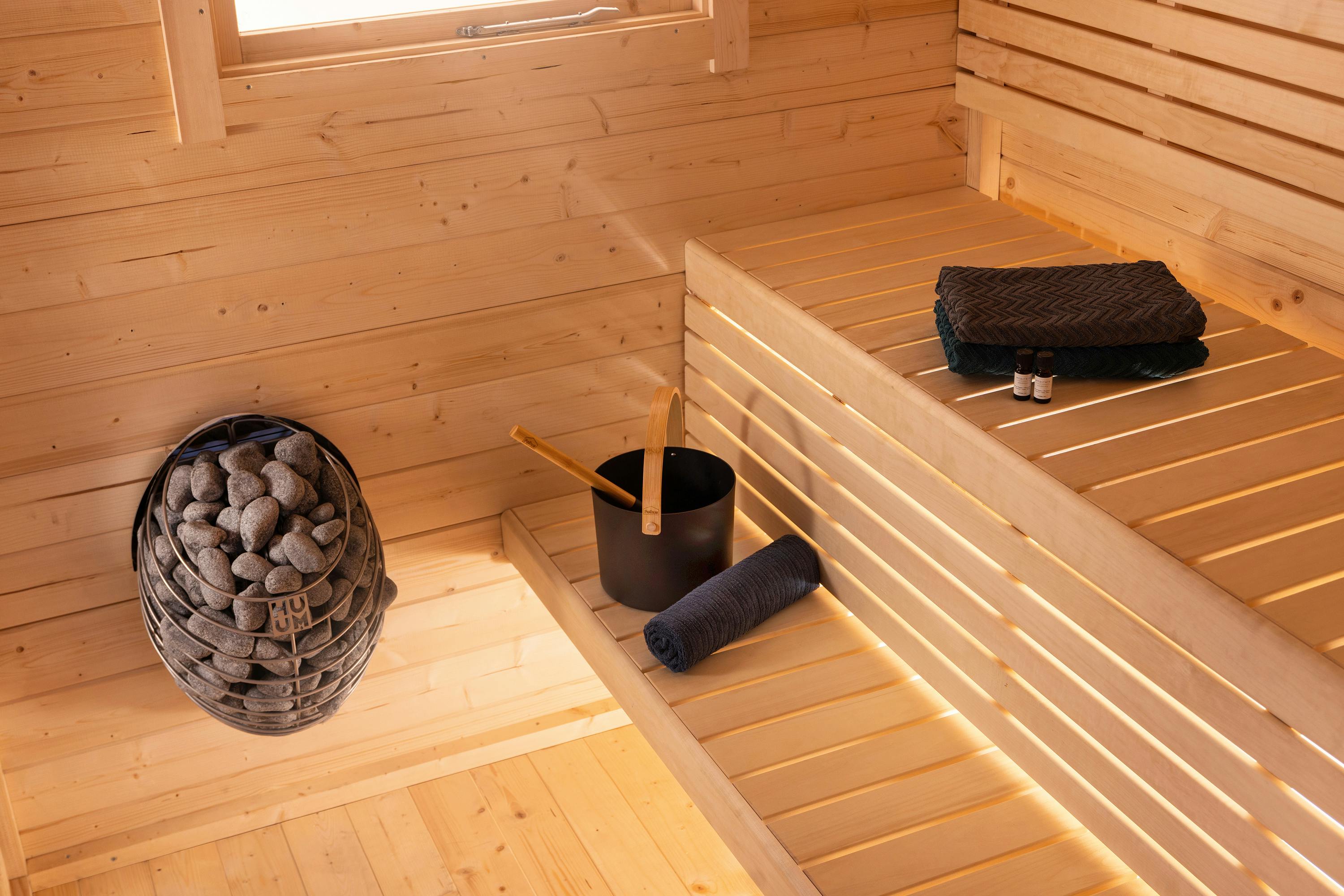 Minna 4-6 Person Modern Outdoor Sauna with Panoramic View (4.3m²)